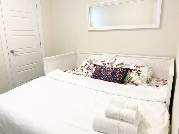 Bedroom 3, Brand New Walk Out Bsmt Apt Near Beach, Durham