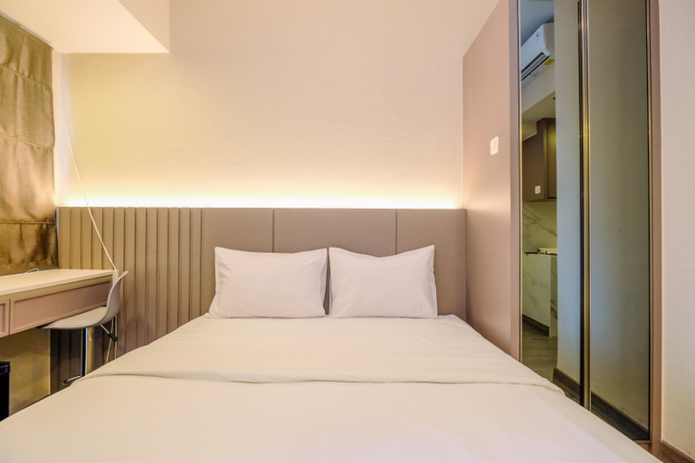 Bedroom 2, Modern and Comfy Studio at Tokyo Riverside PIK 2 Apartment By Travelio, Tangerang