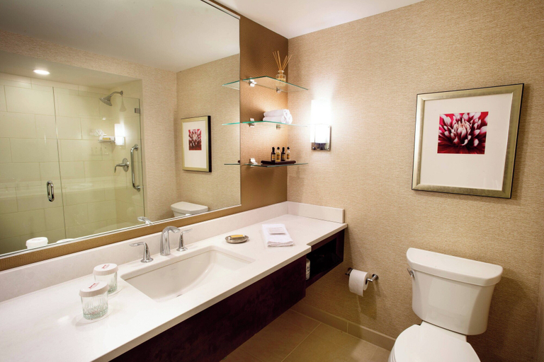 Bathroom 4, Marriott Milwaukee Downtown, Milwaukee