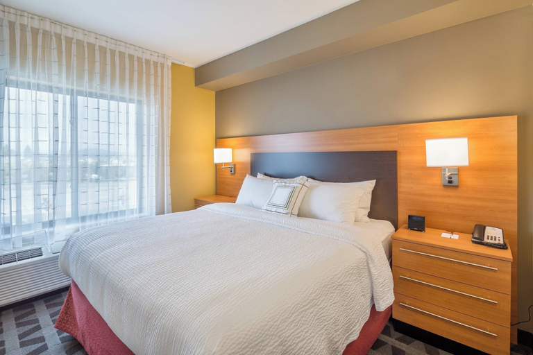 Bedroom 3, TownePlace Suites by Marriott Portland Vancouver, Clark