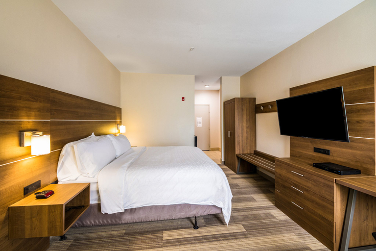 Bedroom 4, Holiday Inn Express & Suites COLUMBUS by IHG, Colorado