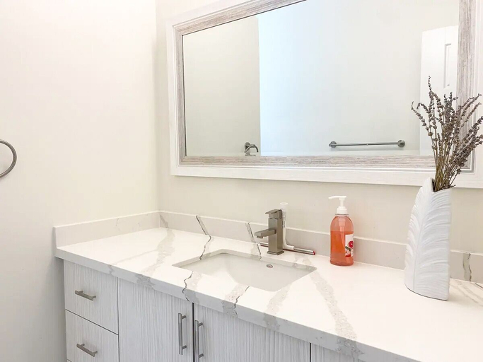 Bedroom 4, Brand New Walk Out Bsmt Apt Near Beach, Durham