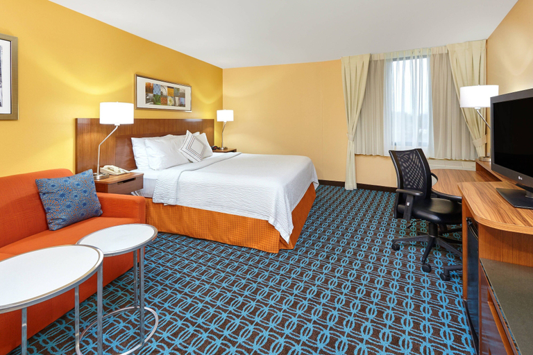 Bedroom 4, Fairfield Inn & Suites by Marriott Lombard, Dupage