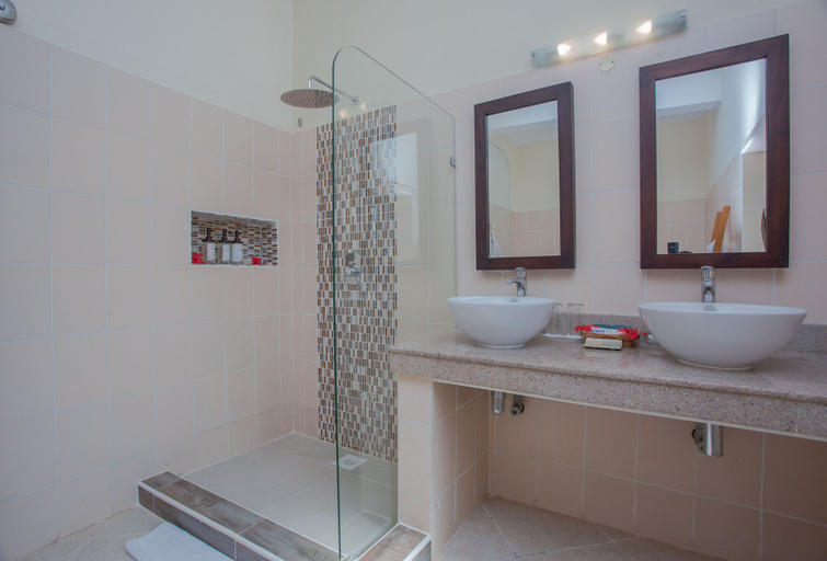 Bathroom 4, Mzima Beach, Msambweni