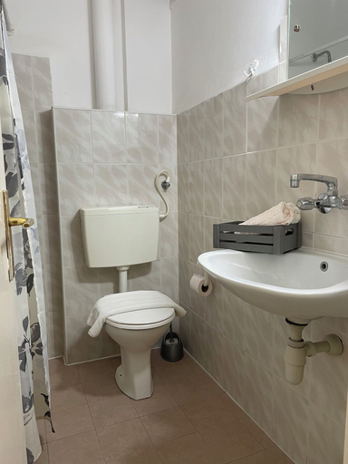 Bathroom 5, Breezot Yam