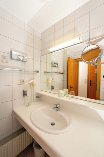 Bathroom 5, Schwarzer Adler, Landeck