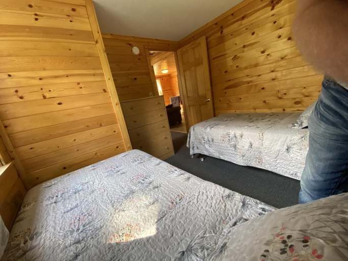 Bedroom 2, Lincolnwood Cabin 3, Washburn