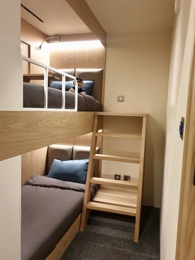 Bedroom 2, Sleepover Terminal 3, Concourse B – formerly sleep ‘n fly, Dubai