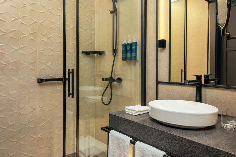 Bathroom 4, Four Points By Sheraton Budapest Danube, Budapesti