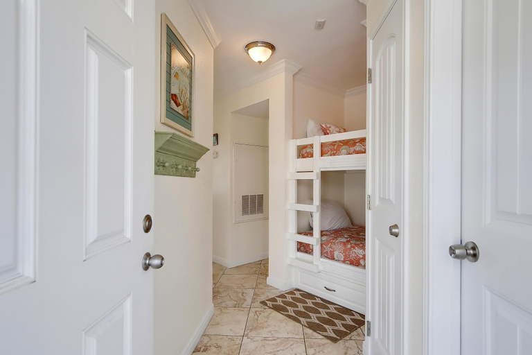 Others 5, Seascape 1303 in Galveston, Galveston