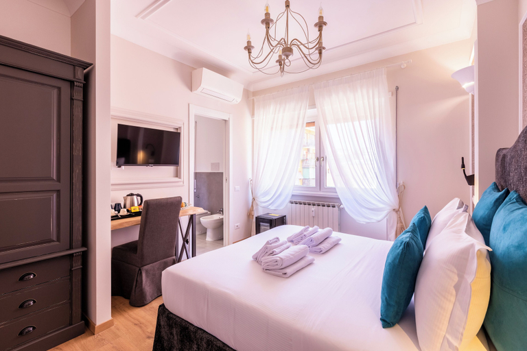 Bedroom 4, Trastevere Paper Suites, Rome