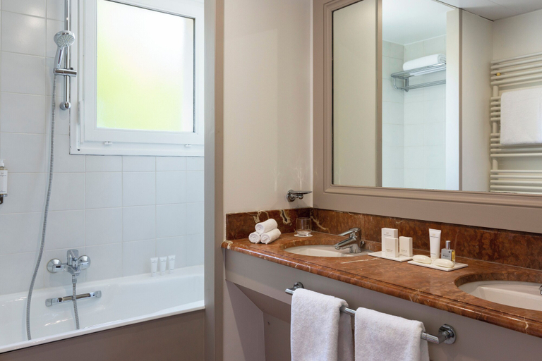 Bathroom 3, Hôtel Barrière Le Grand Hôtel, Val-d'Oise