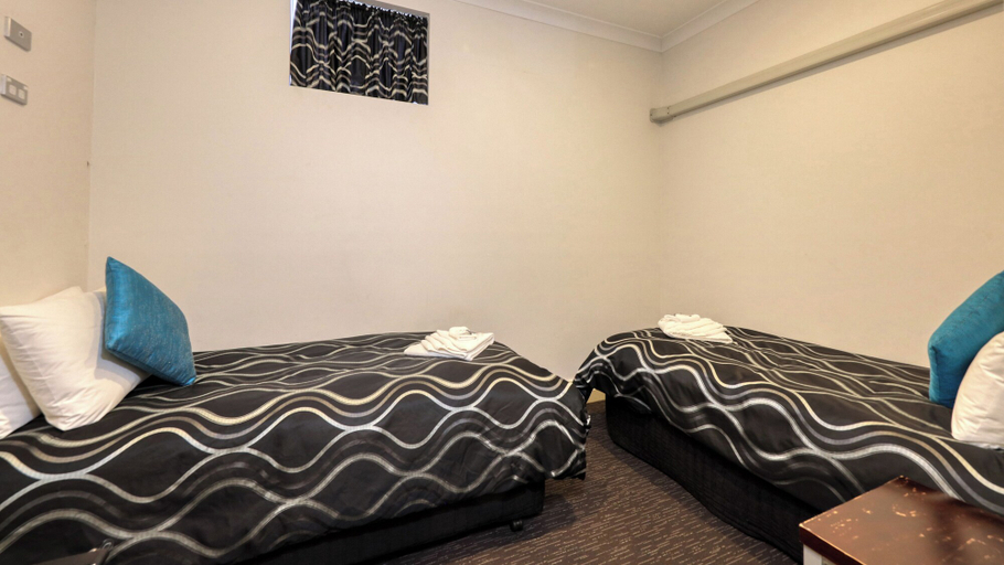 Bedroom 3, Silver Haven Motor Inn, Broken Hill