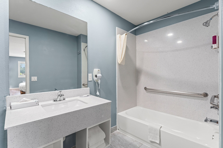 Bathroom 3, Executive Inn and Suites, Montgomery