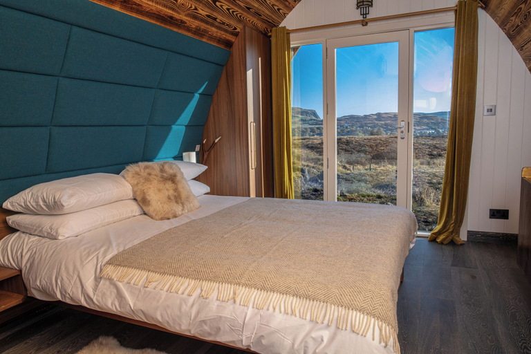 Bedroom 2, Bracken Hide Hotel, Highland