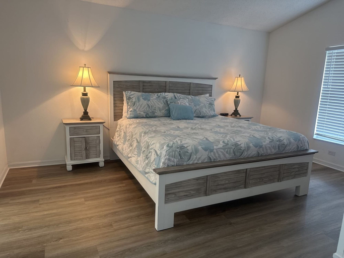 Bedroom 2, Foxy's Delight, Polk