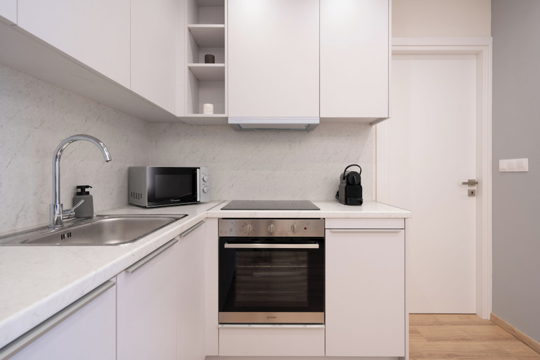 Others 5, Newly Renovated 2Bdr Apt-5min to metro, Attica