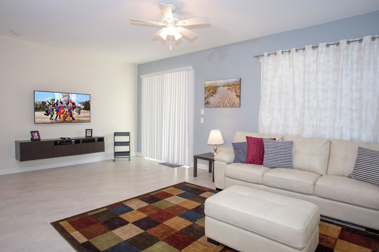 Others 1, Stunning 5 Bd Home w Pool Close to Disney 4822, Osceola