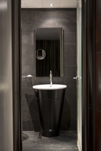 Bathroom 5, Hotel Urban, a Small Luxury Hotel of the World, Madrid