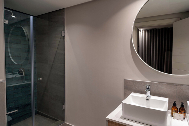 Bathroom 3, Plett Quarter Hotel, Eden