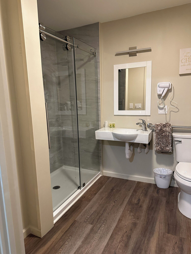 Bathroom 3, Crater Lake Gateway - Highway 140, Klamath