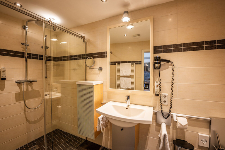Bathroom 9