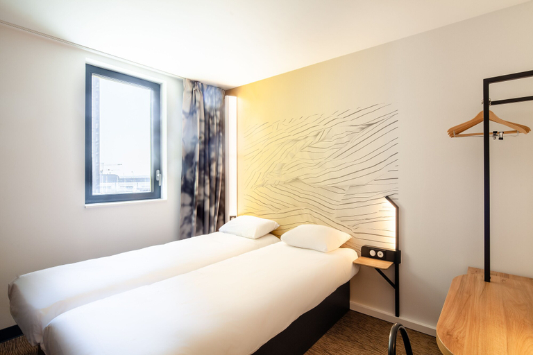 Bedroom 4, B&B HOTEL Cluses Sud, Haute-Savoie