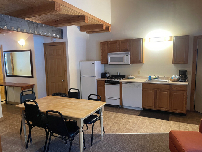 Others 4, Bear Lodge Resort, Sheridan