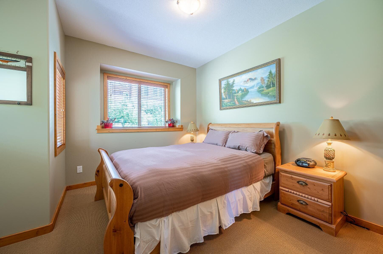 Bedroom 3, Bear's Paw Chalet - Amazing Location & Ski In/out, Kootenay Boundary