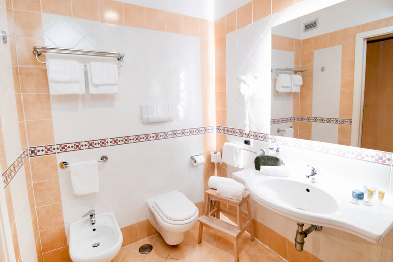 Bathroom 5, Hotel Rivage Sorrento, Napoli