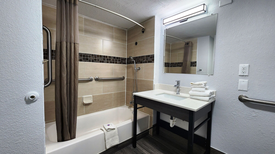 Bedroom 4, Motel 6 Baytown, TX - Garth Rd, Harris