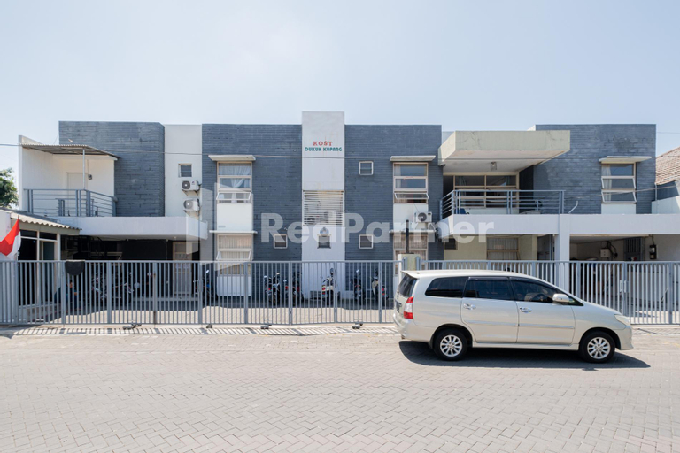 Exterior & Views 2, Dukuh Kupang Residence Mitra RedDoorz, Surabaya