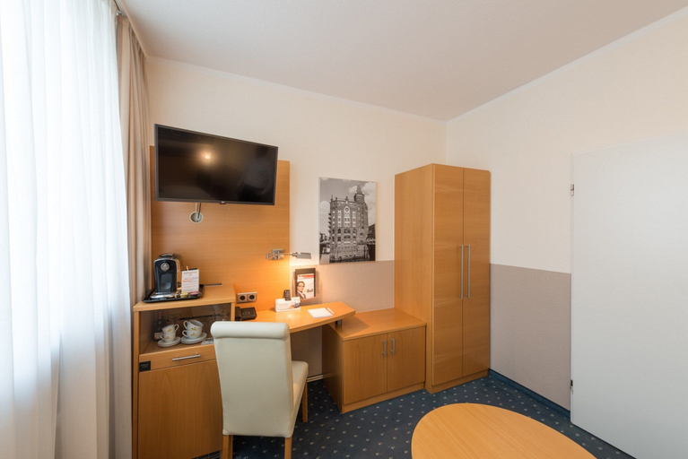 Bedroom 4, Heikotel - Hotel Stadtpark Residenz, Hamburg