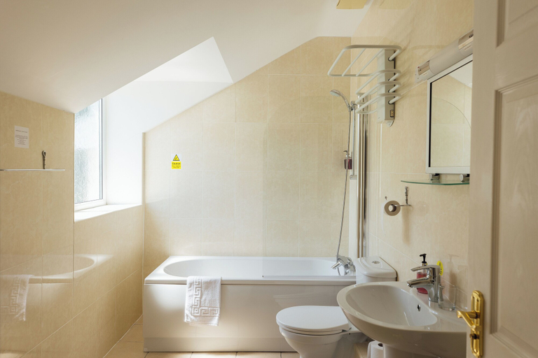 Bathroom 3, The Imperial Dragon Hotel, Pembrokeshire