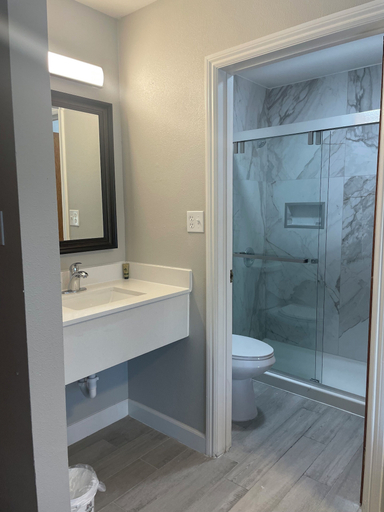 Bathroom 3, Marina Inn, San Francisco