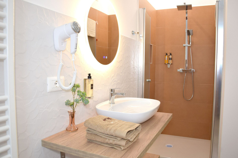 Bathroom 5, CORTE REALE Luxury B&B, Chieti