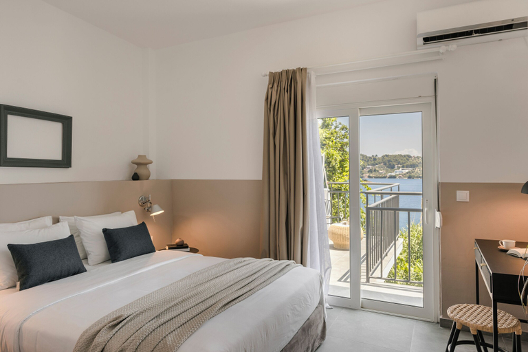Bedroom 5, The Rock Suites, Thessaly
