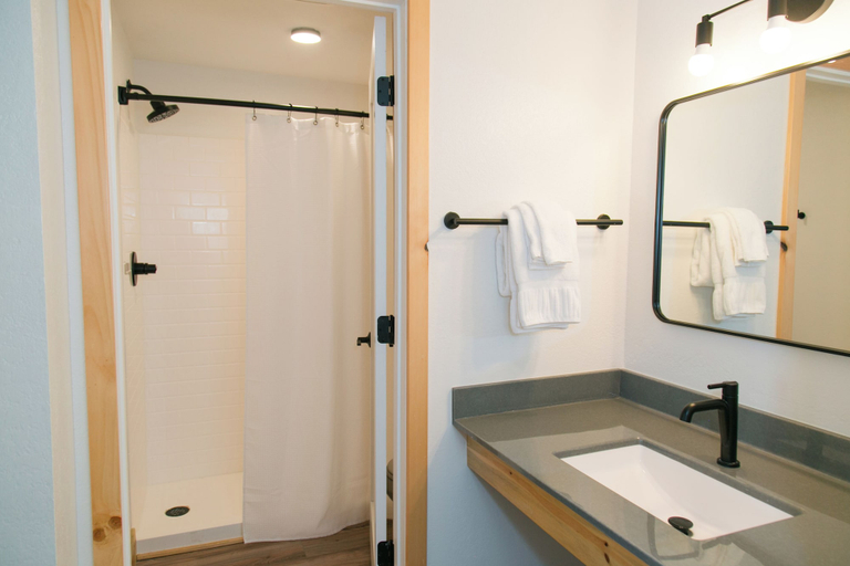 Bathroom 5, Wolf Creek Lodge, BW Signature Collection, Rio Grande