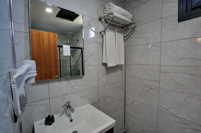 Bathroom 8