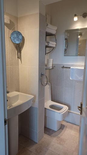 Bathroom 3, Glan Heulog Guest House, Conwy