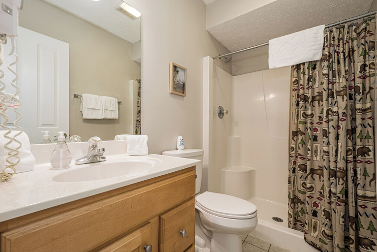 Bathroom 4, The Lakehouse, Garrett
