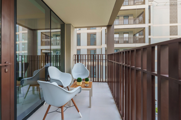 Balcony 2, Maison Privee - Alluring Modern Apt in Dubai Creek Beach, Dubai