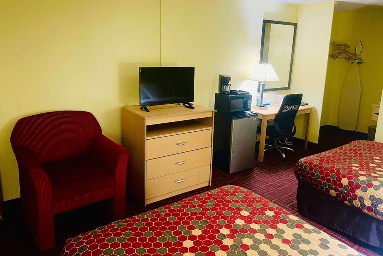 Bedroom 4, Super 8 by Wyndham Gloucester, Camden