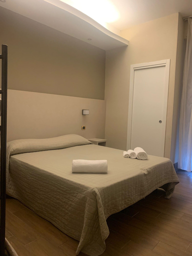 Bedroom 3, Hotel Royal Plaza, Rimini