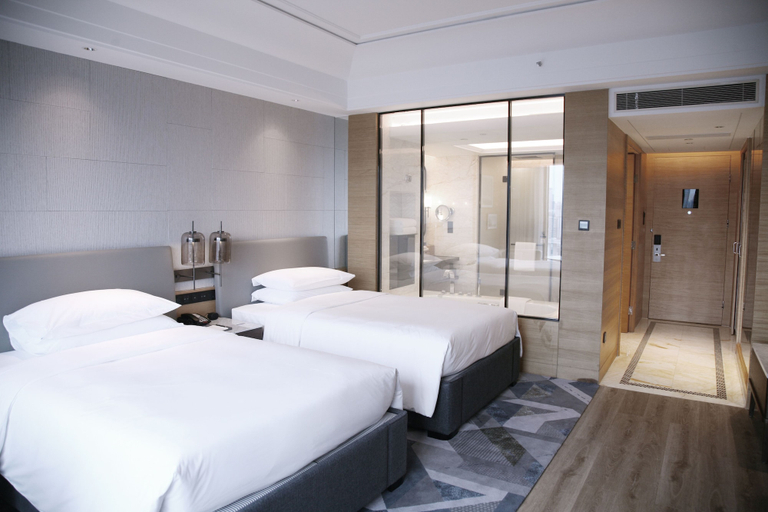 Bedroom 3, Sheraton Shanghai Pudong Riverside, Shanghai