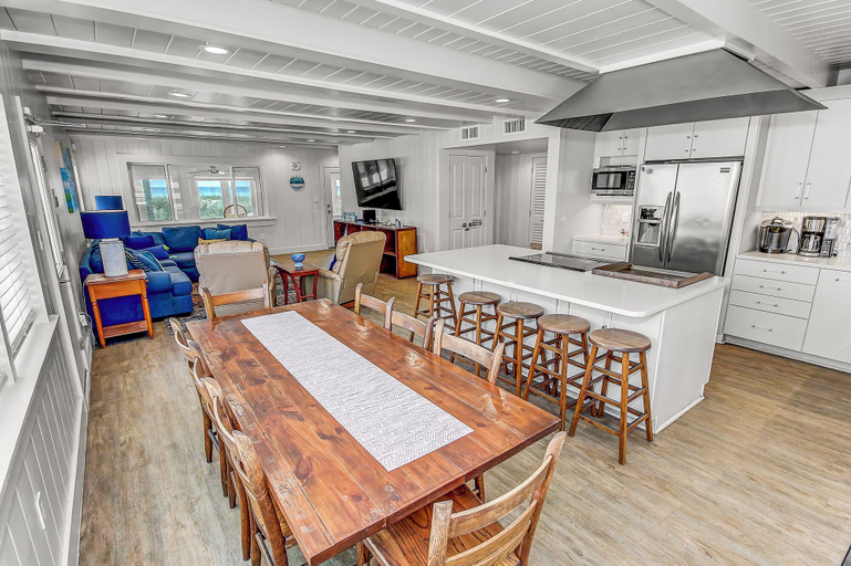 Food & Drinks, 13403 Oleander Dr - Mermaid's Dream, Bay