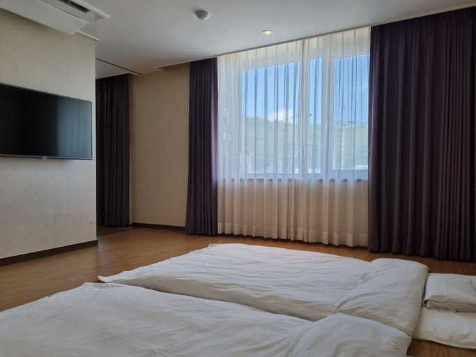 Bedroom 4, Avon Hotel, Gunsan
