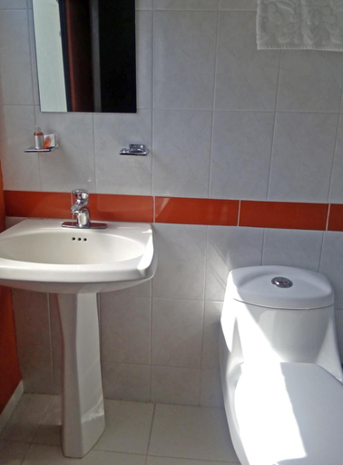 Bathroom 3, Residencias Señorial, Mexico City