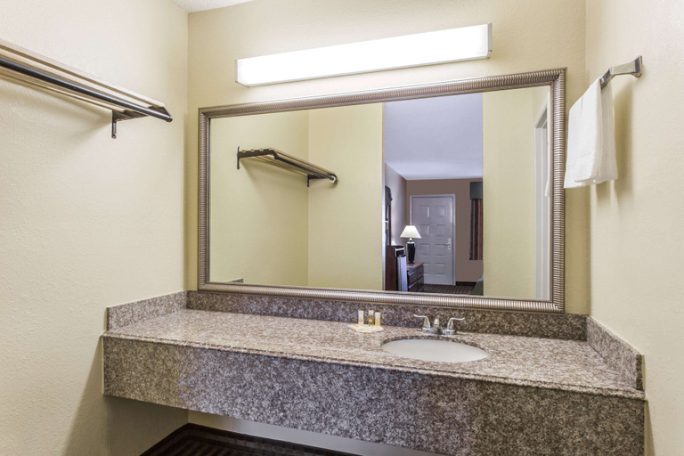 Bathroom 4, Days Inn by Wyndham Orange, Orange