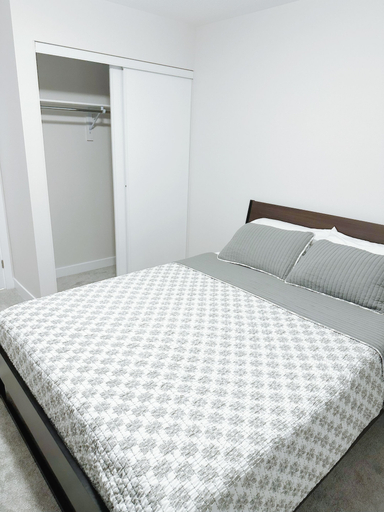 Bedroom 2, Beautiful rooms with Netflix, Ottawa